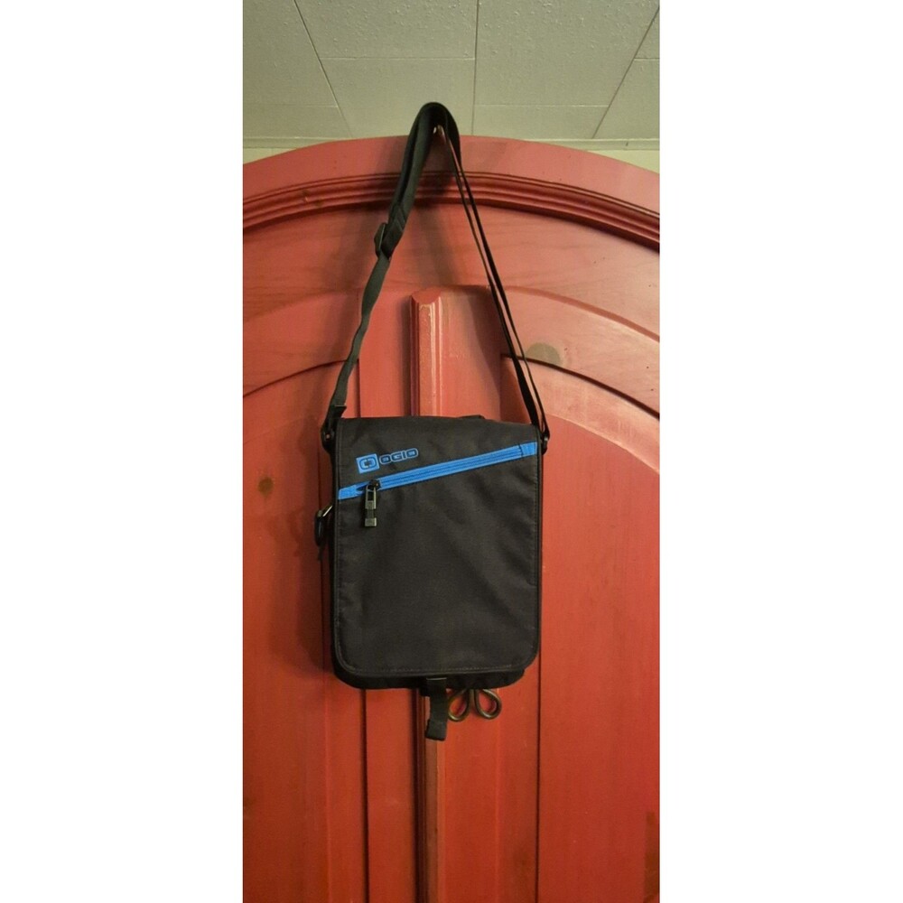 New OGIO TECHNOLOGIO Shoulder Bag 9"x11" Black and Blue RS.655 Ogio Bag